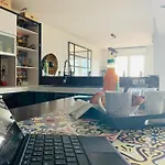 Habitación en casa particular Luxe Paris Courbevoie