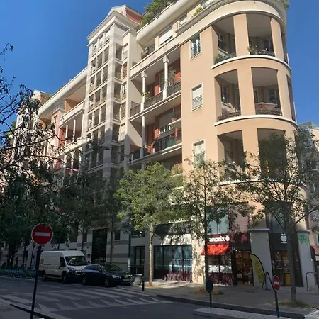 Luxe Paris 홈스테이