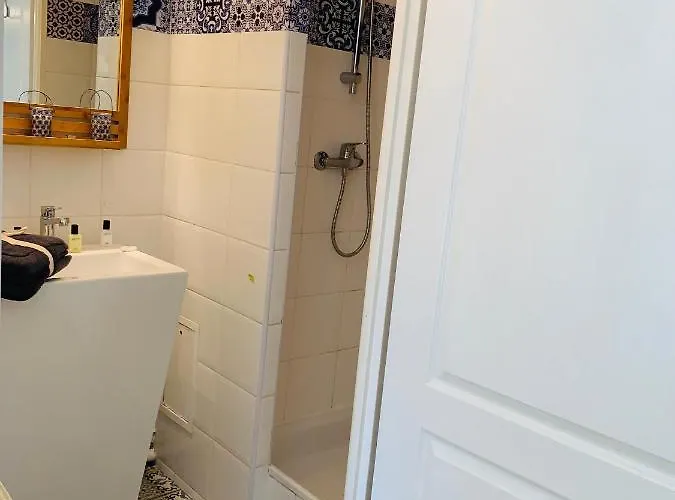 Luxe Paris בית אירוח קורבוו